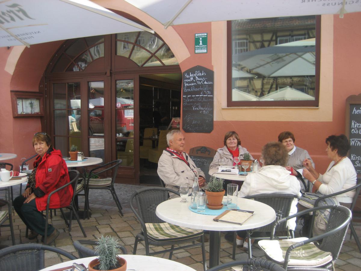 Terrasse mit Gästen